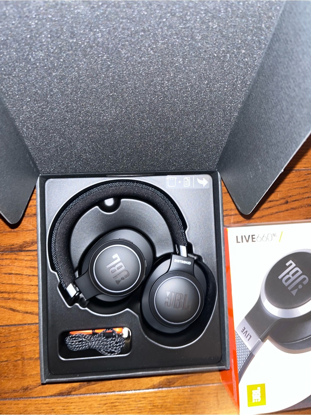 JBL Live 660NC Wireless Over-Ear Headphones — Black NEVER WORN